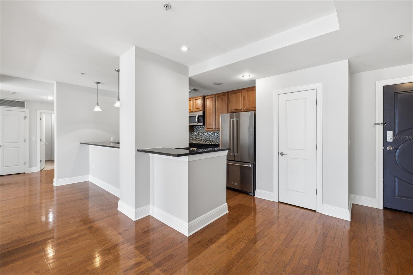 Image 15 of 40 For 1227 Madison Street 902