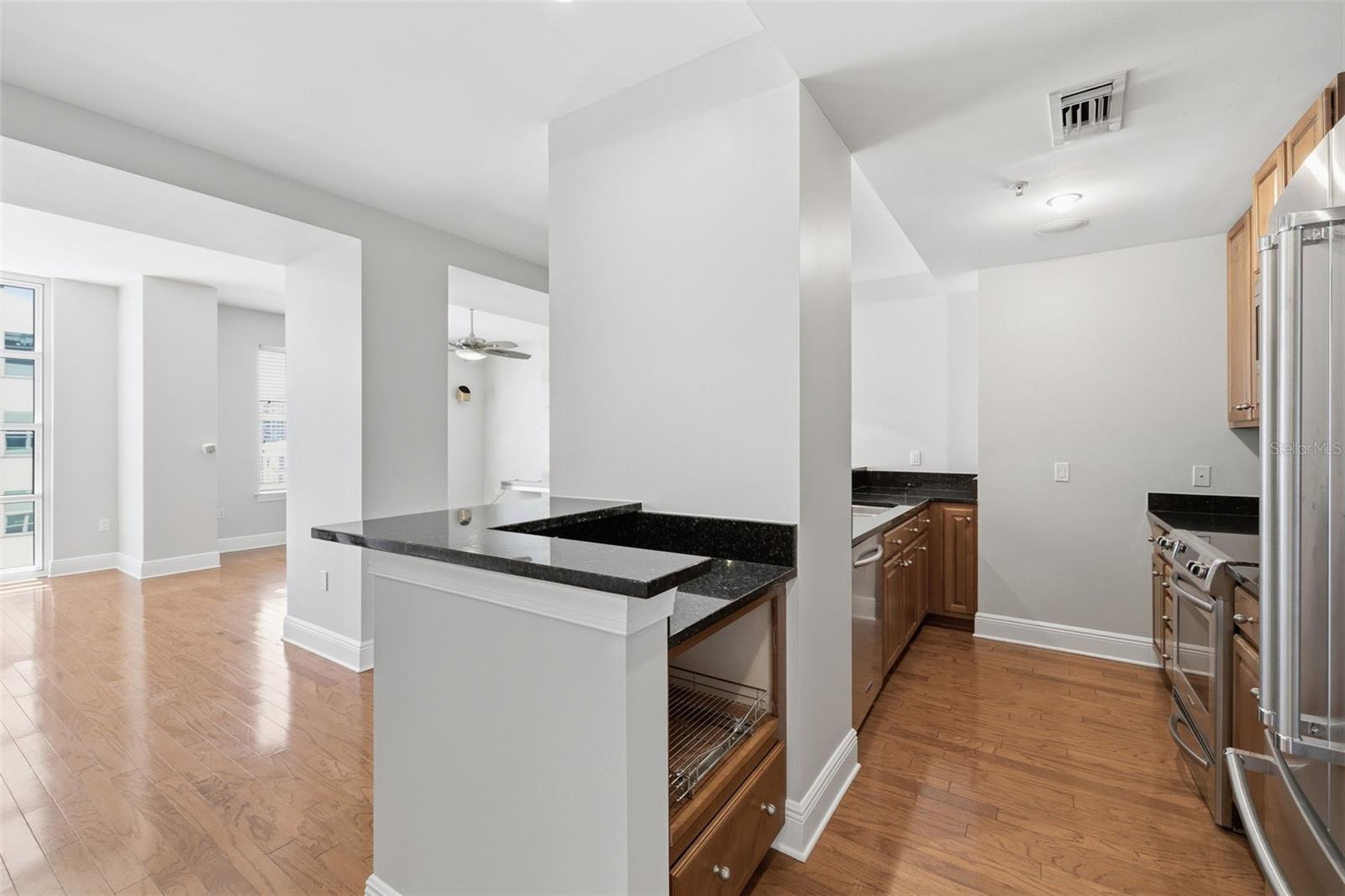 Image 16 of 40 For 1227 Madison Street 902