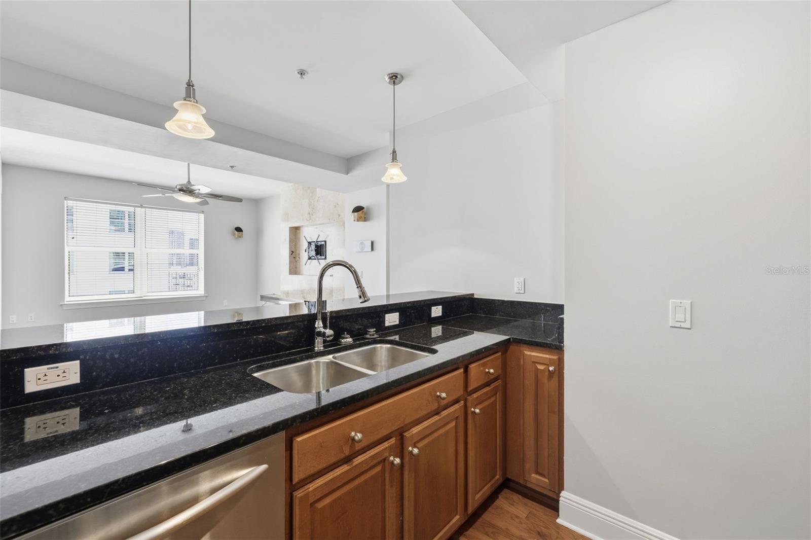 Image 18 of 40 For 1227 Madison Street 902