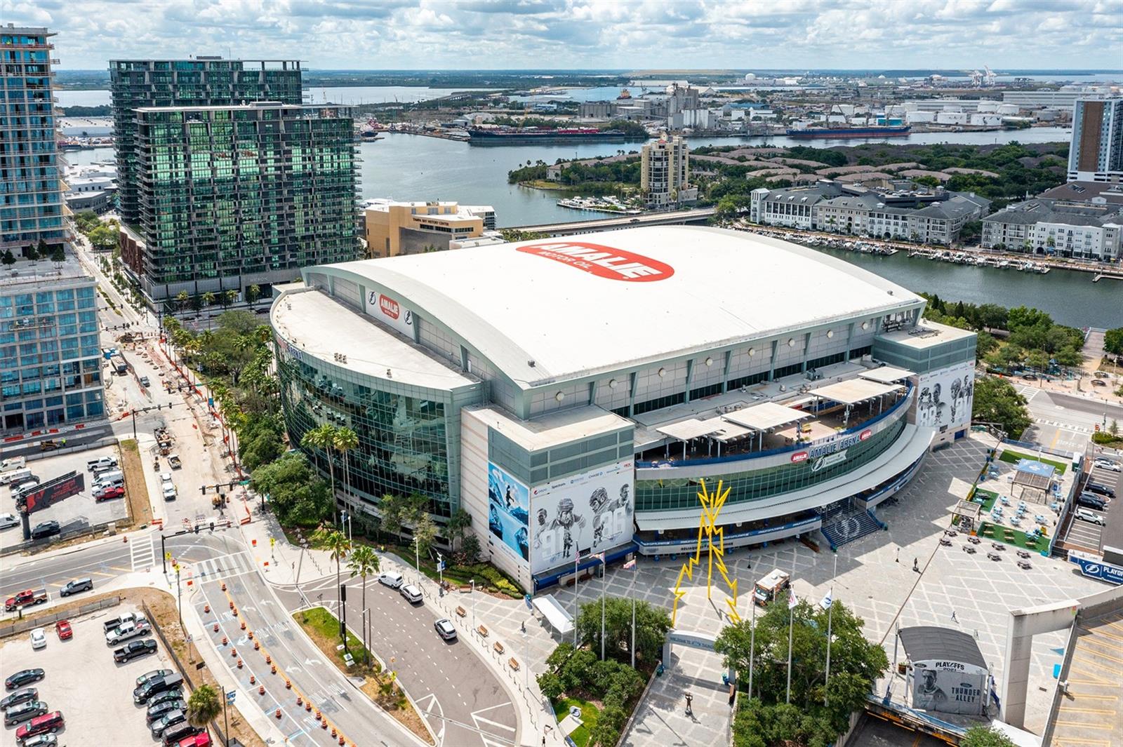 Image 2 of 40 For 1227 Madison Street 902