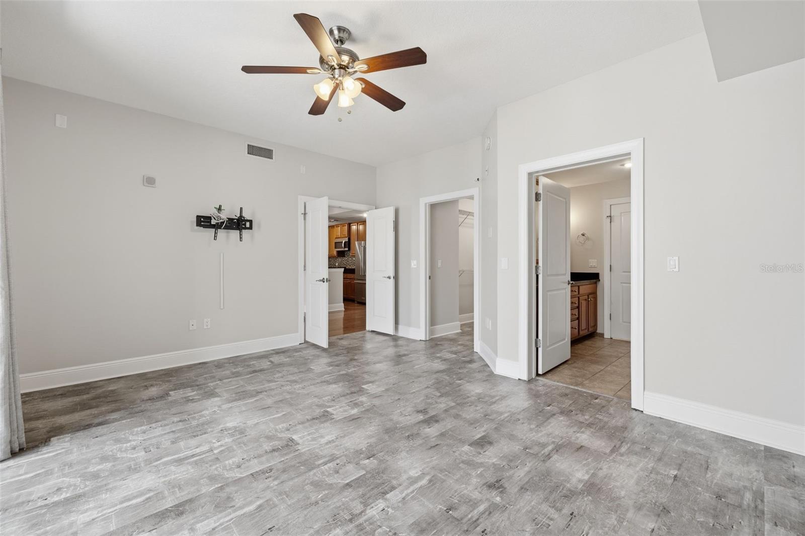 Image 21 of 40 For 1227 Madison Street 902