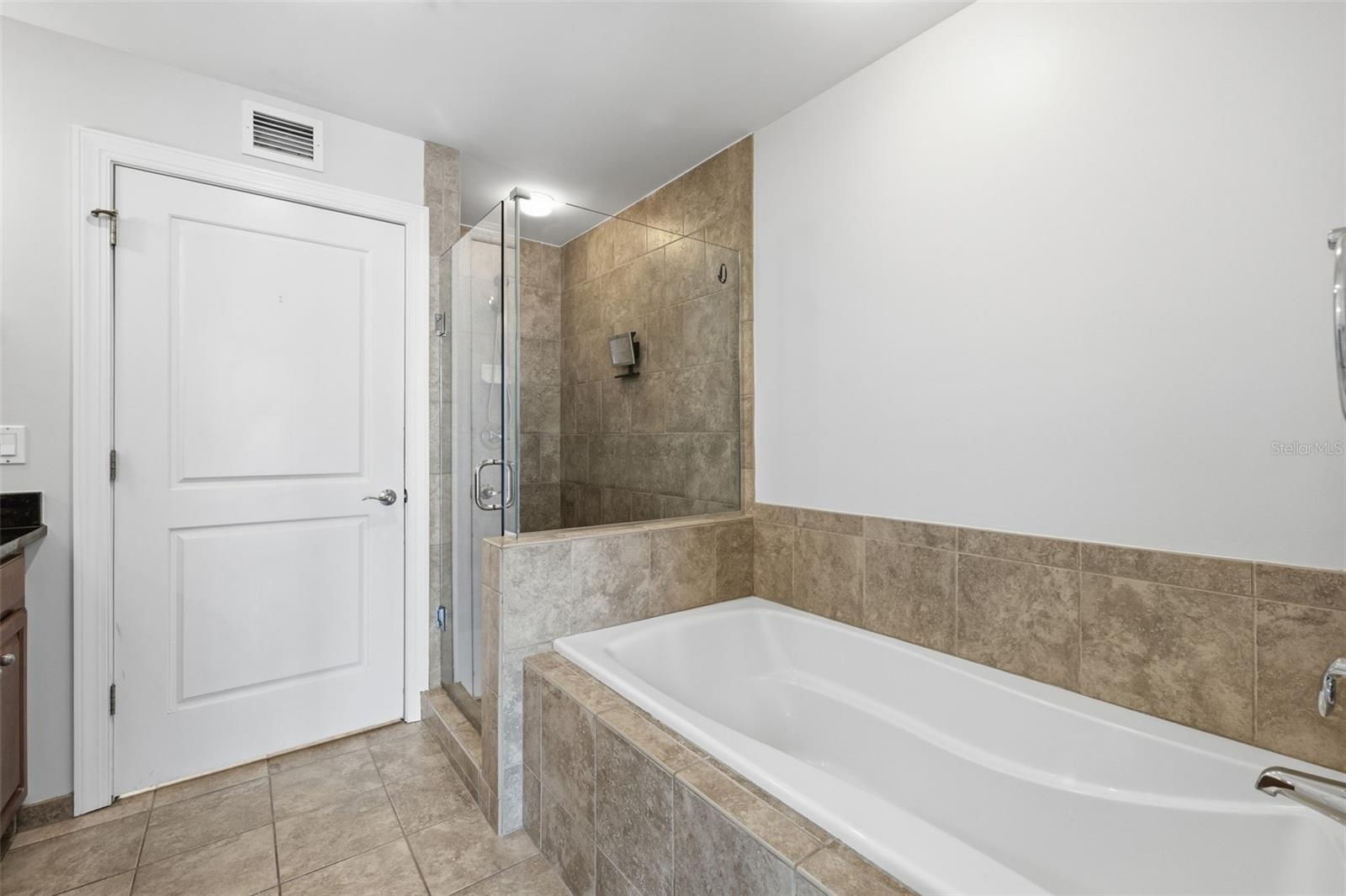 Image 23 of 40 For 1227 Madison Street 902