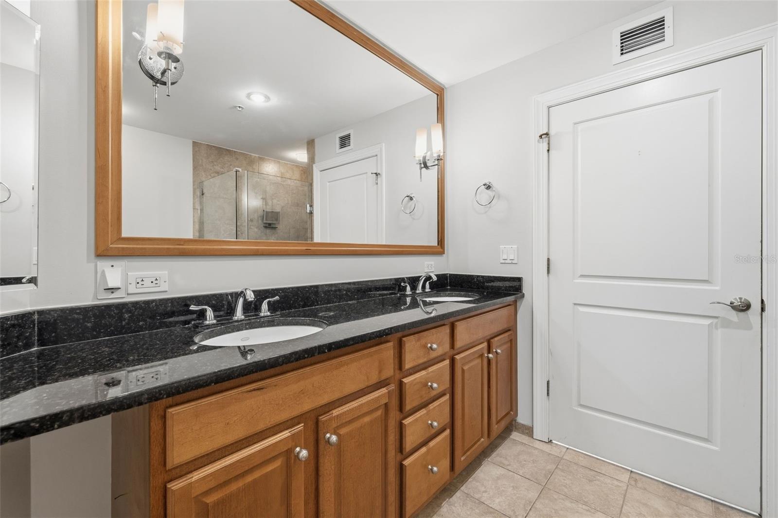 Image 24 of 40 For 1227 Madison Street 902