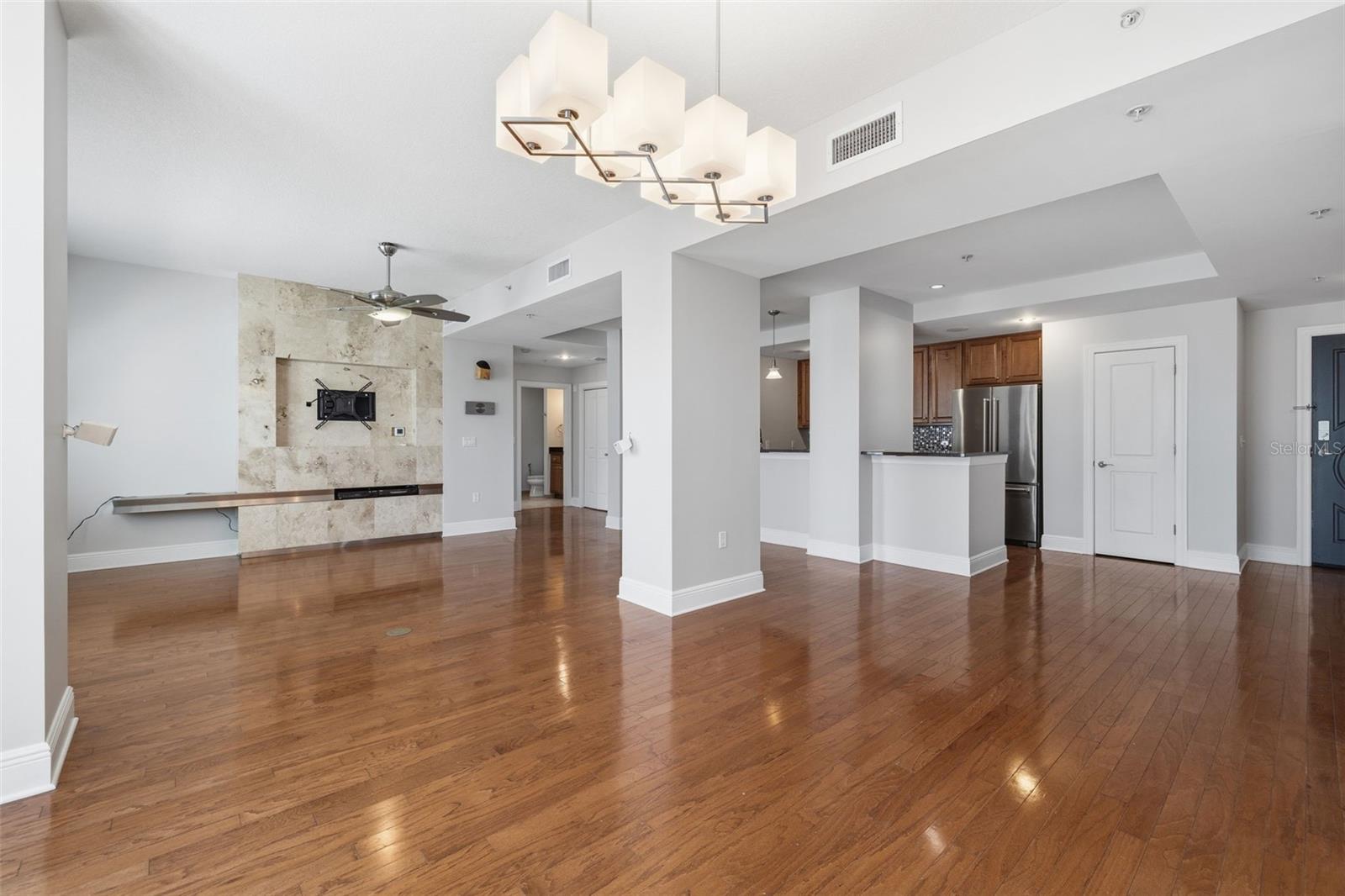 Image 5 of 40 For 1227 Madison Street 902