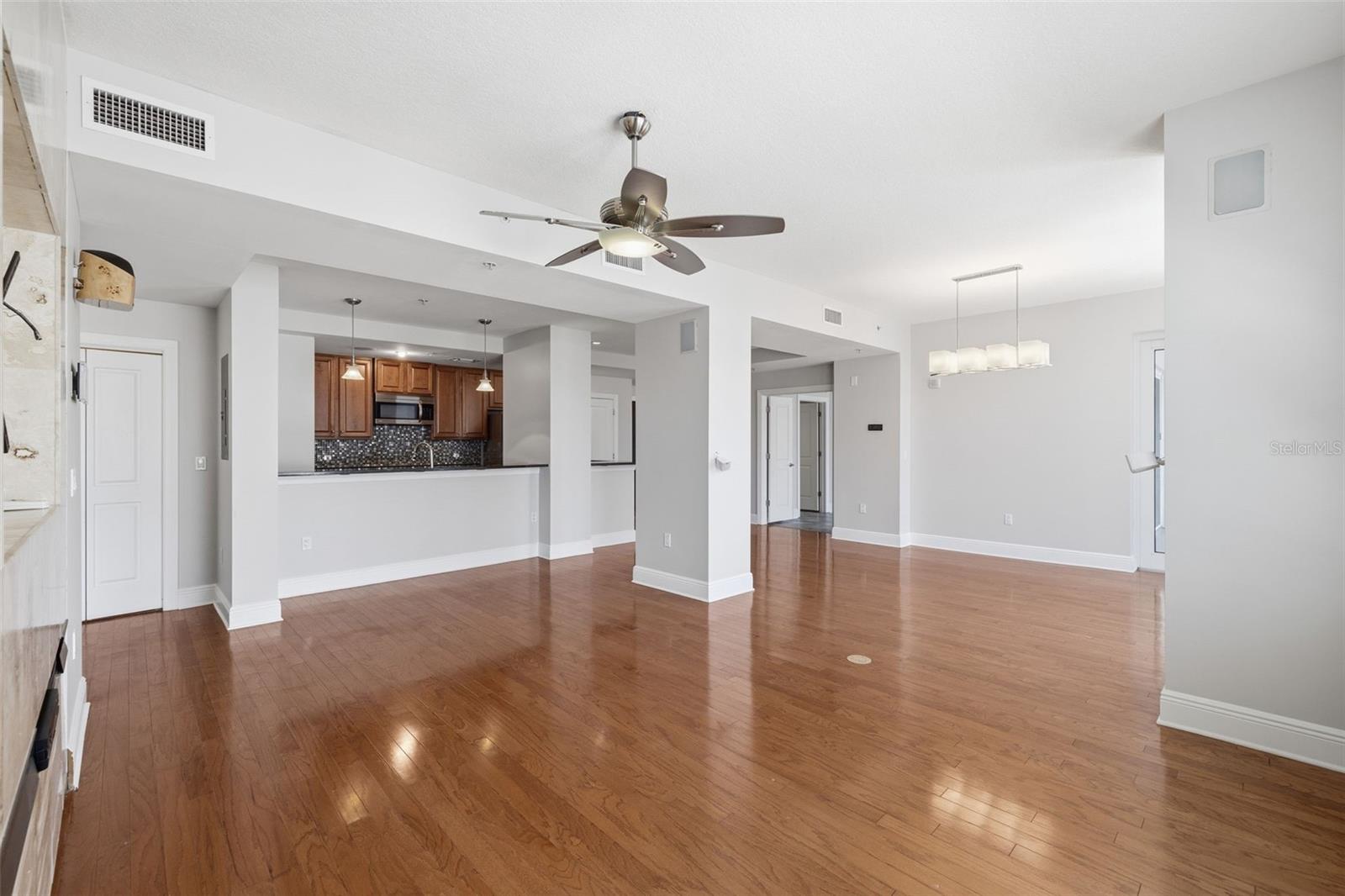 Image 8 of 40 For 1227 Madison Street 902