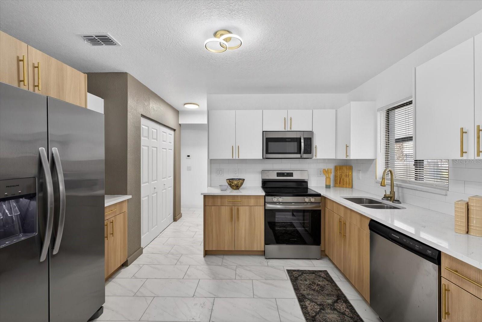 Image 11 of 36 For 1465 Parkwood Street