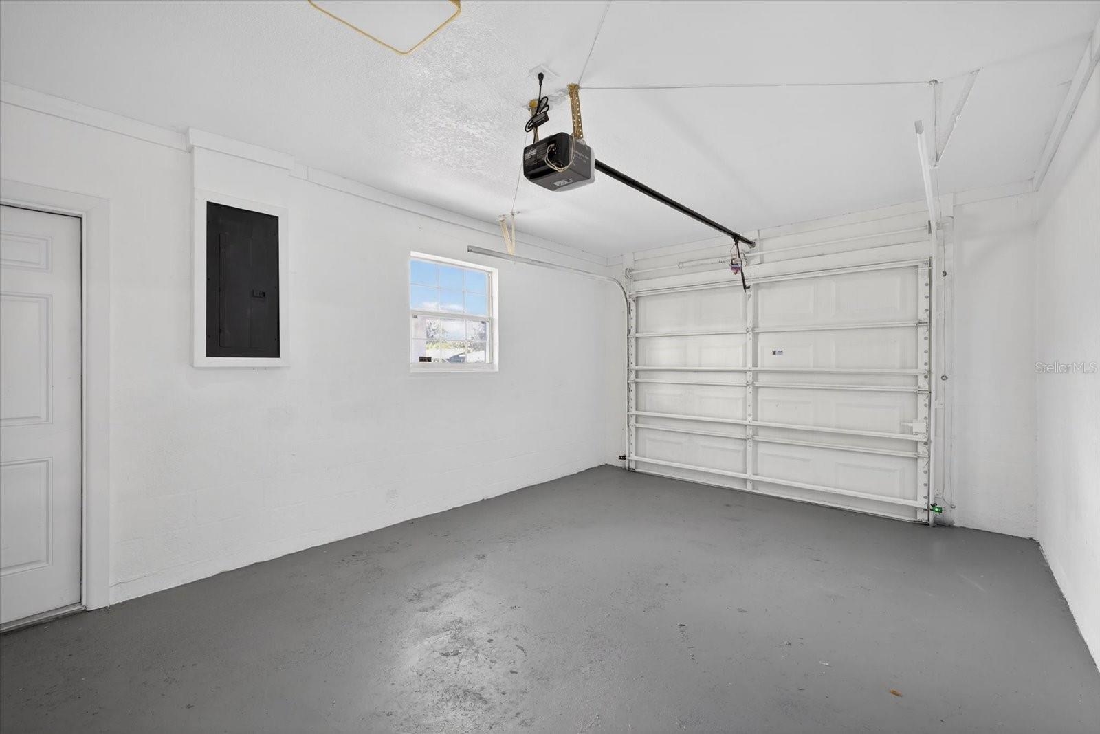 Image 14 of 36 For 1465 Parkwood Street