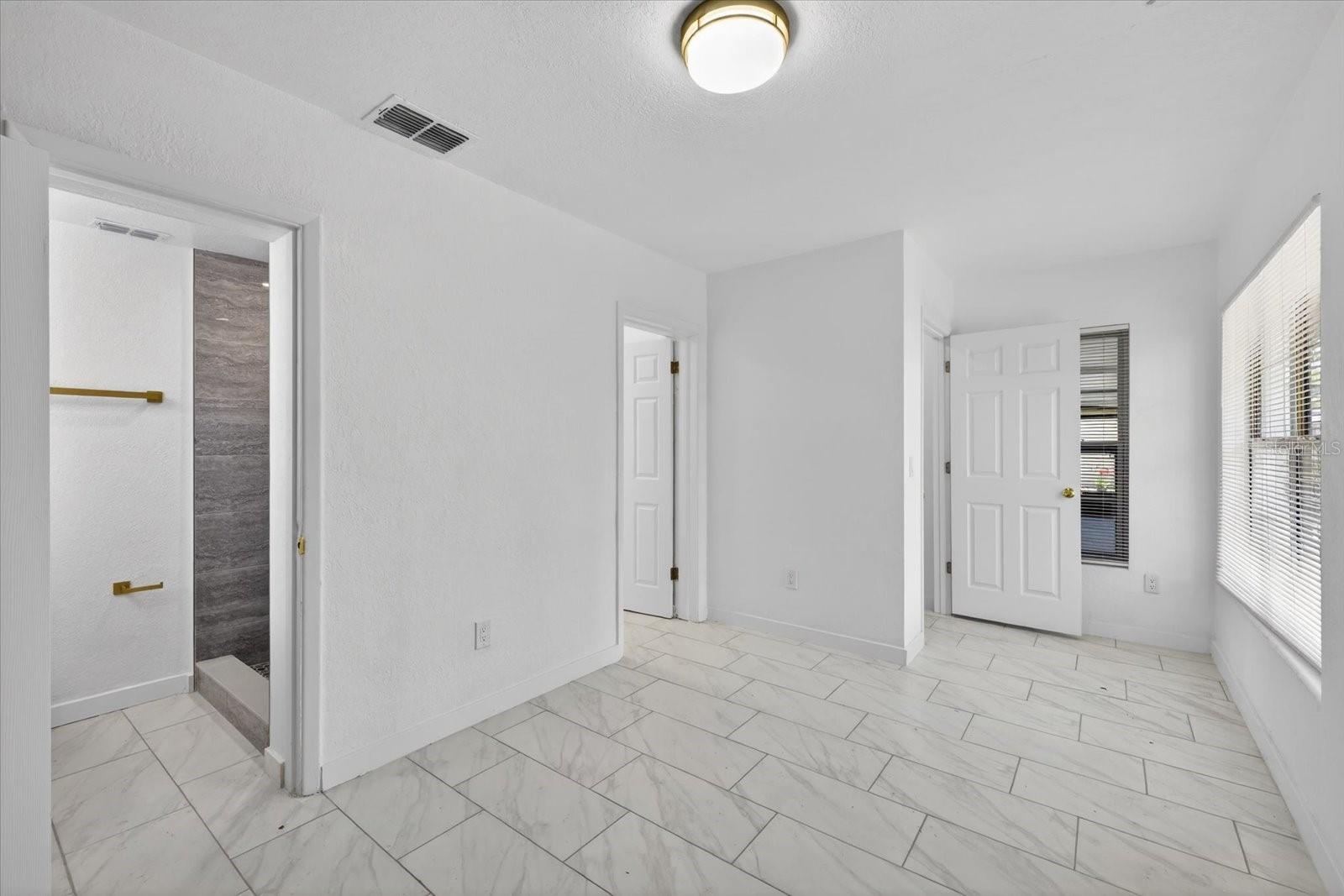 Image 16 of 36 For 1465 Parkwood Street