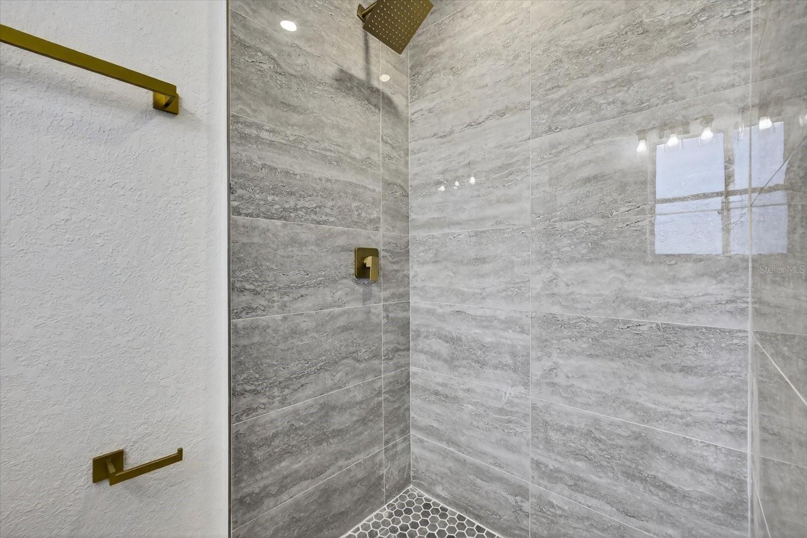 Image 20 of 36 For 1465 Parkwood Street