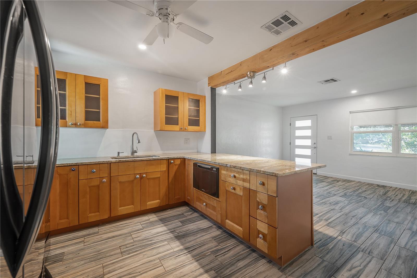 Image 11 of 37 For 3811 44th Avenue N