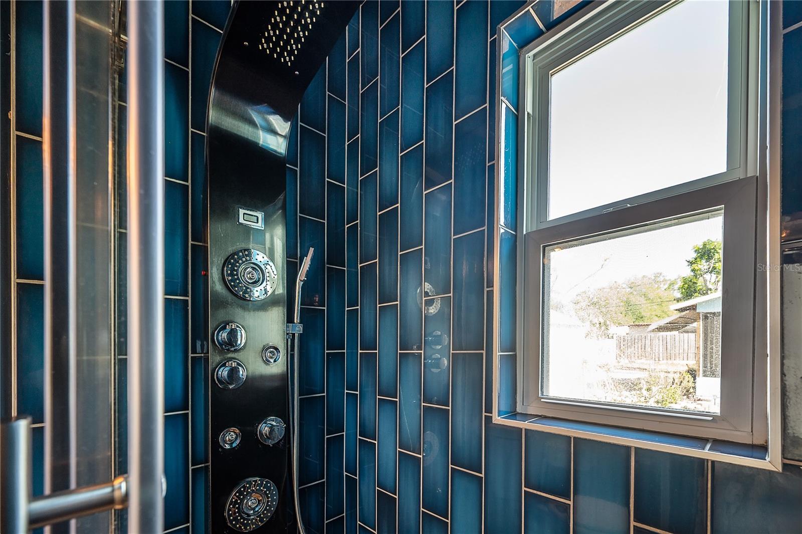 Image 18 of 37 For 3811 44th Avenue N