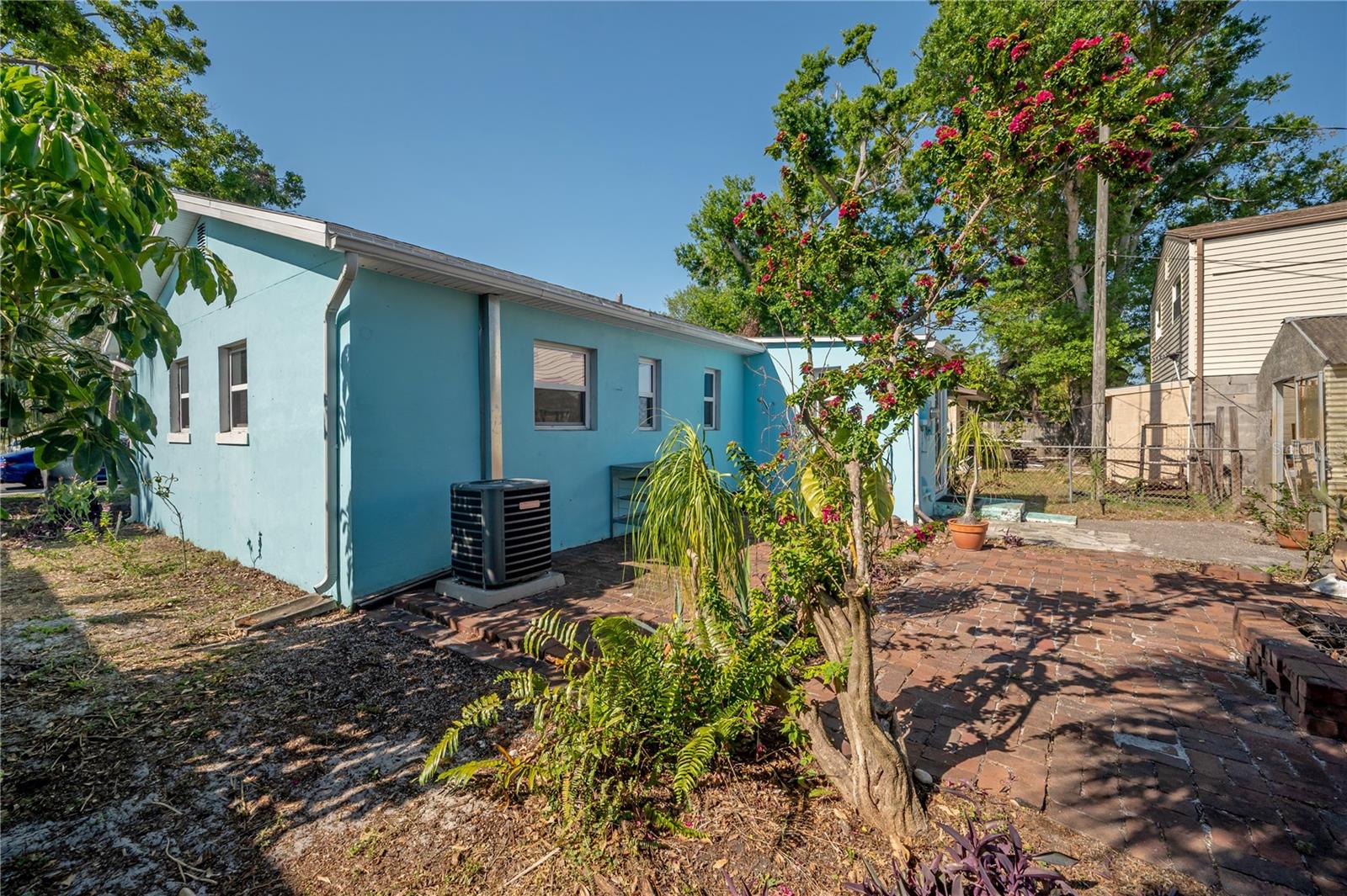 Image 26 of 37 For 3811 44th Avenue N