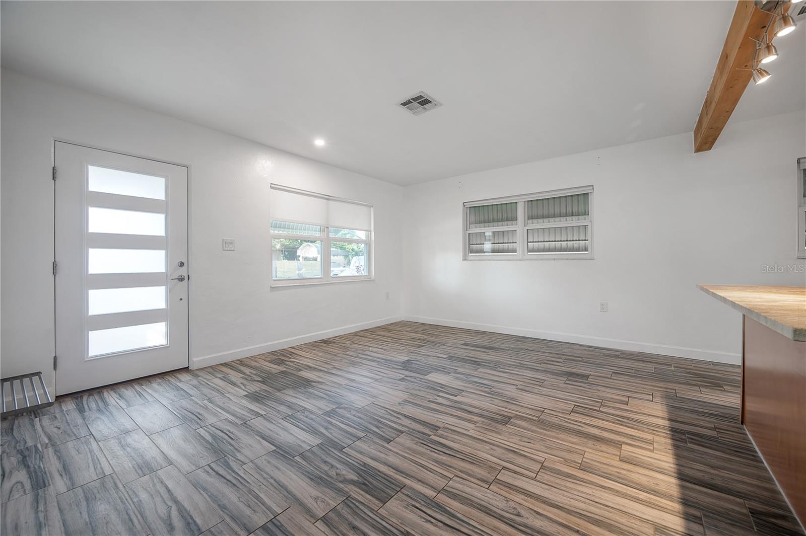 Image 6 of 37 For 3811 44th Avenue N