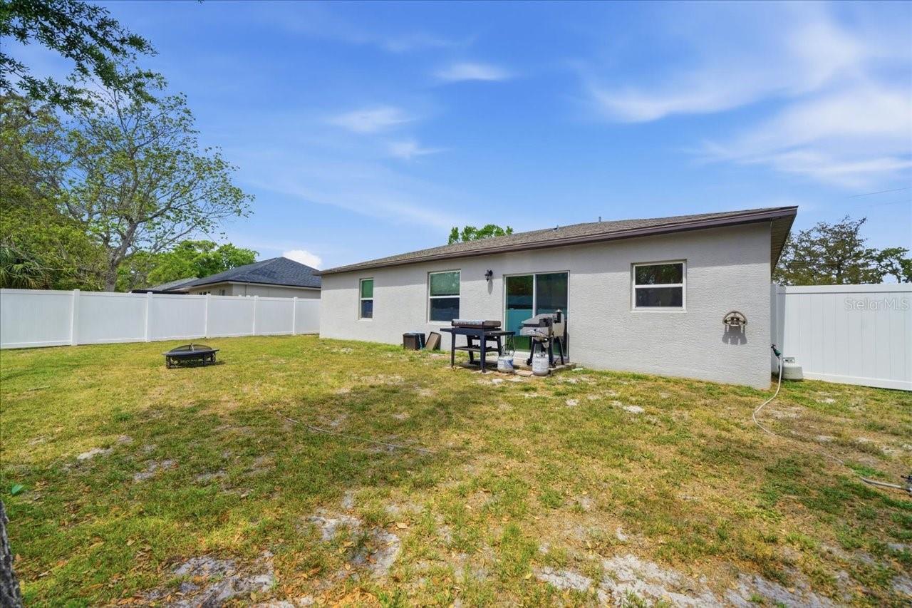 Listing photo id 8 for 7452 Wabash Trail