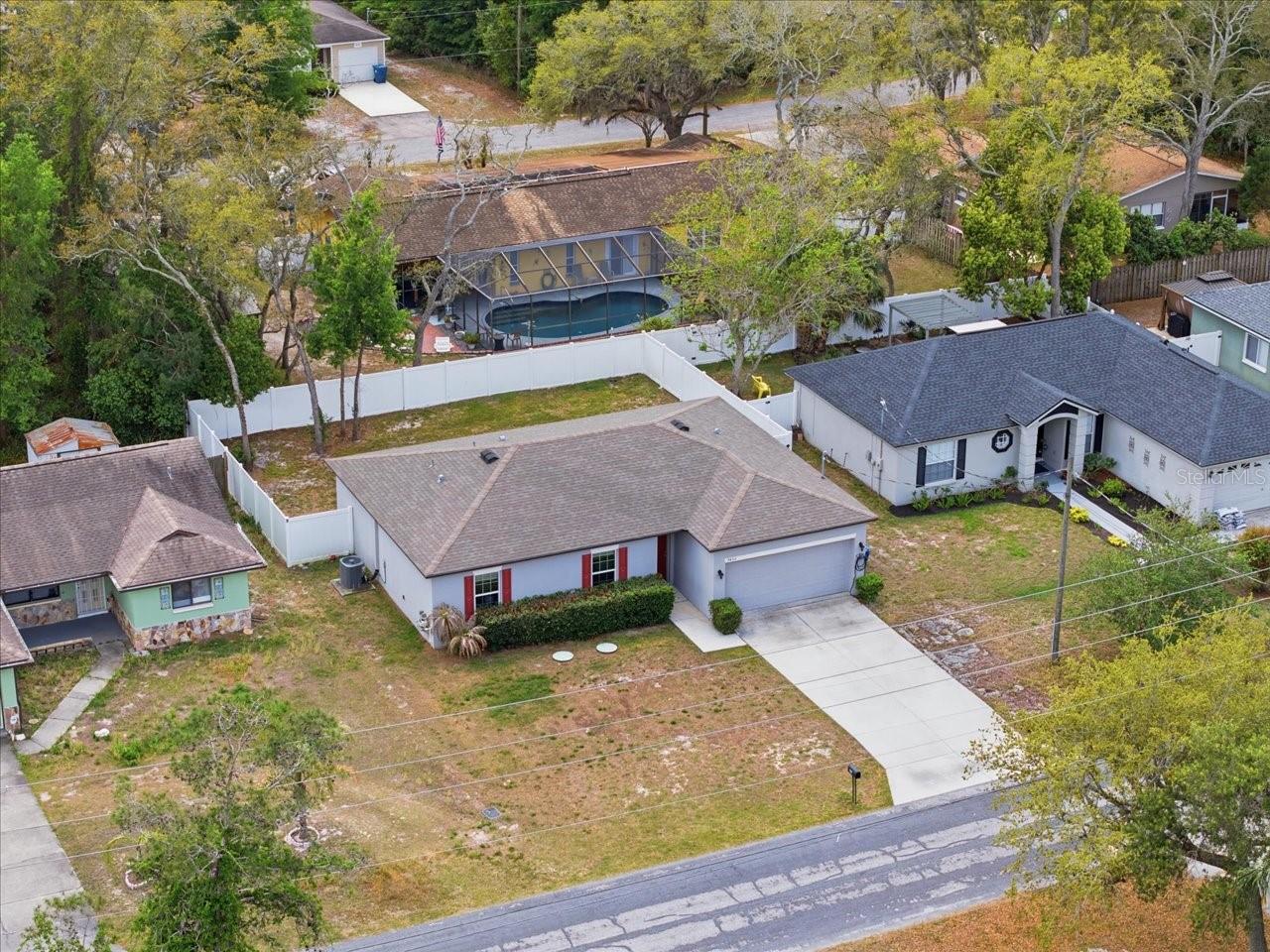 Listing photo id 10 for 7452 Wabash Trail