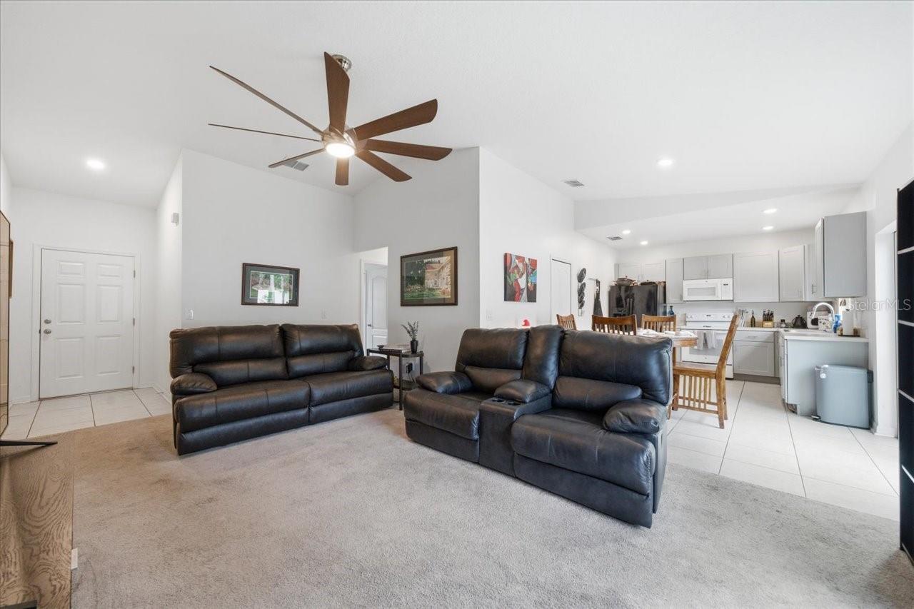 Listing photo id 11 for 7452 Wabash Trail