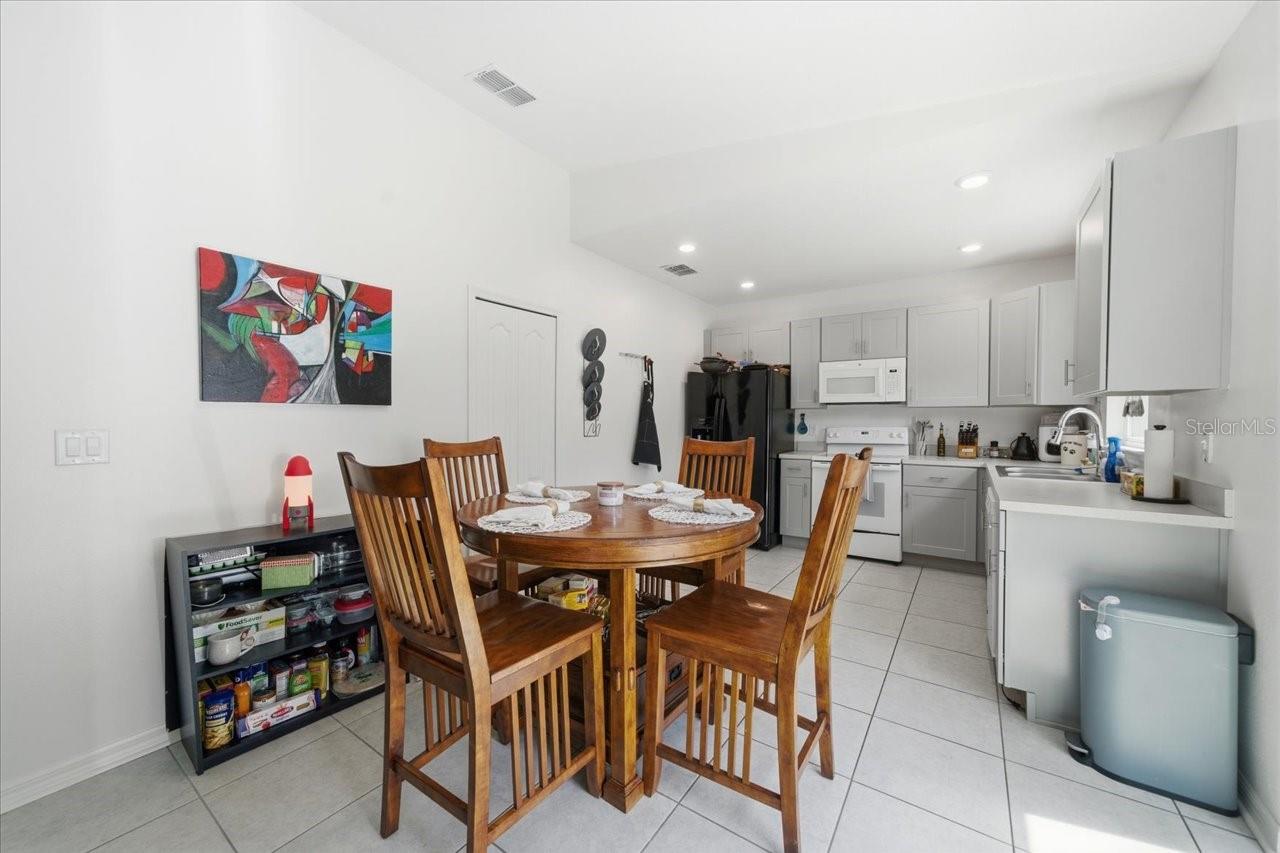 Listing photo id 15 for 7452 Wabash Trail