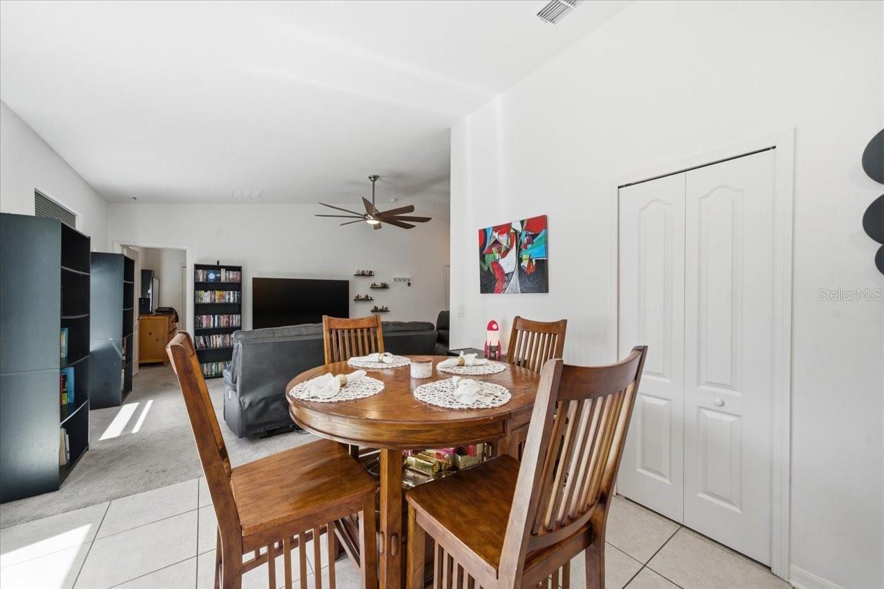 Listing photo id 17 for 7452 Wabash Trail