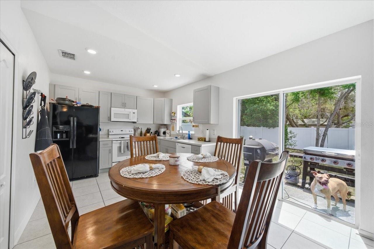 Listing photo id 18 for 7452 Wabash Trail