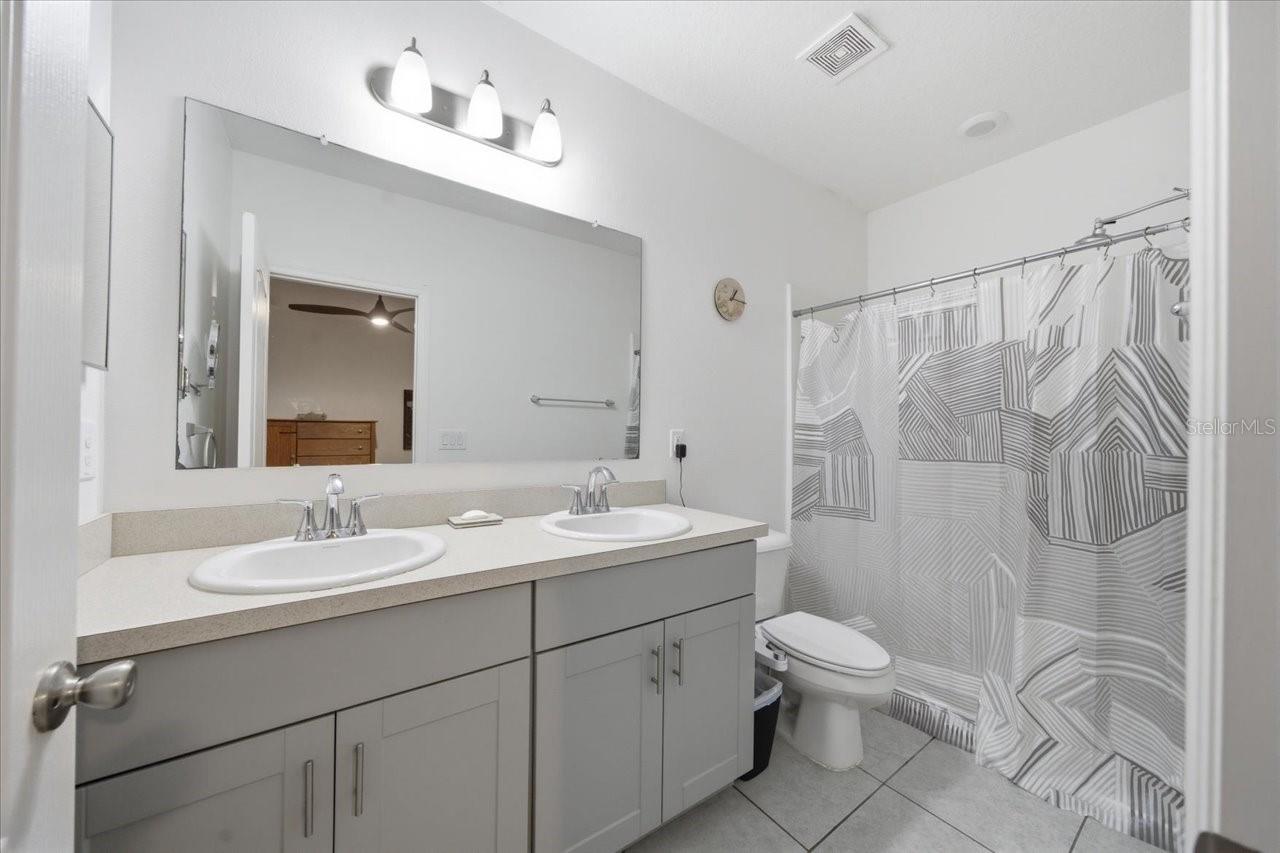 Listing photo id 29 for 7452 Wabash Trail