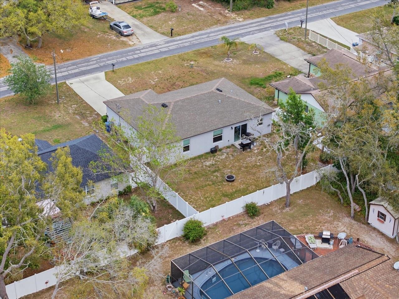 Listing photo id 4 for 7452 Wabash Trail