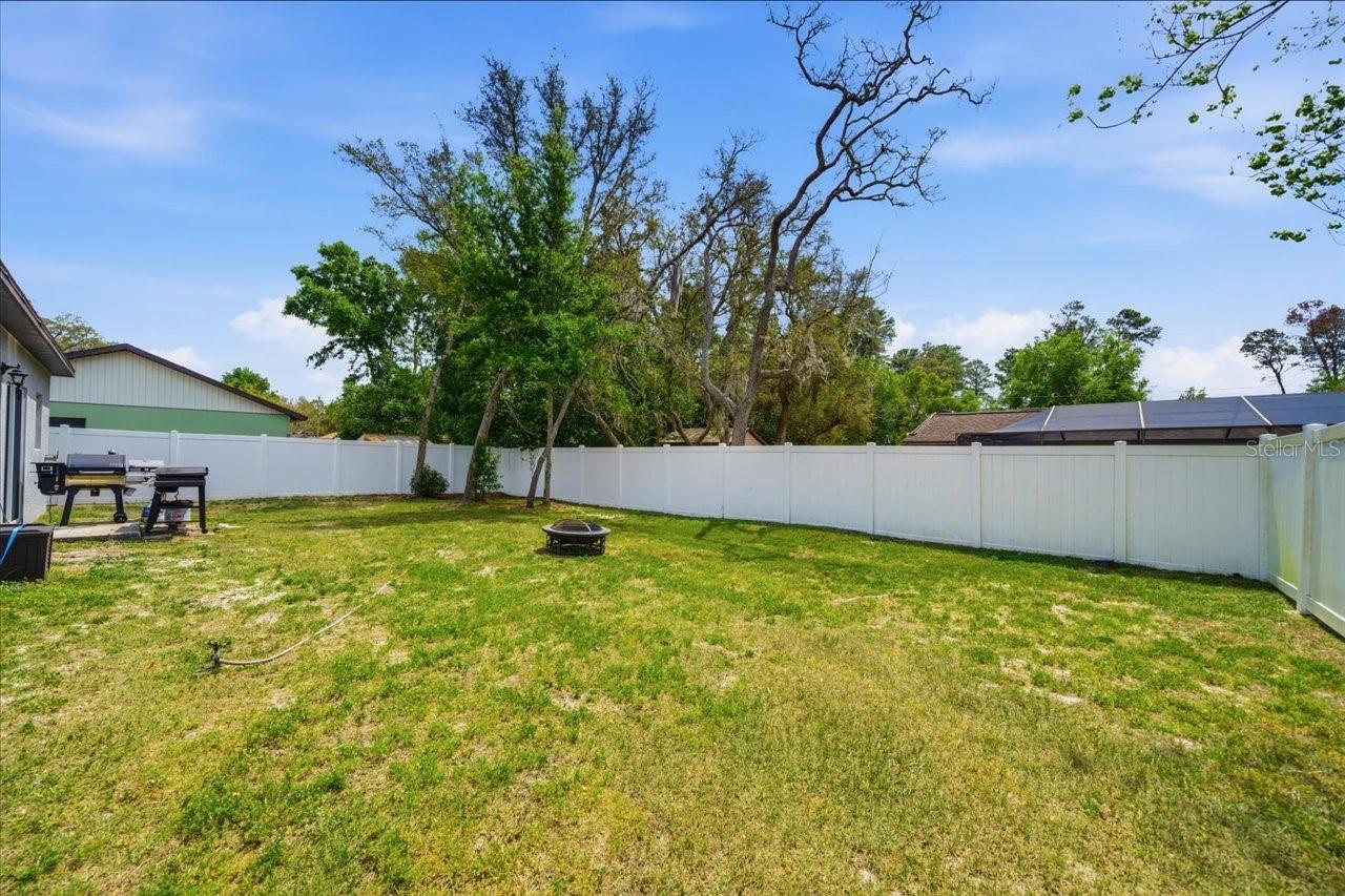 Listing photo id 6 for 7452 Wabash Trail