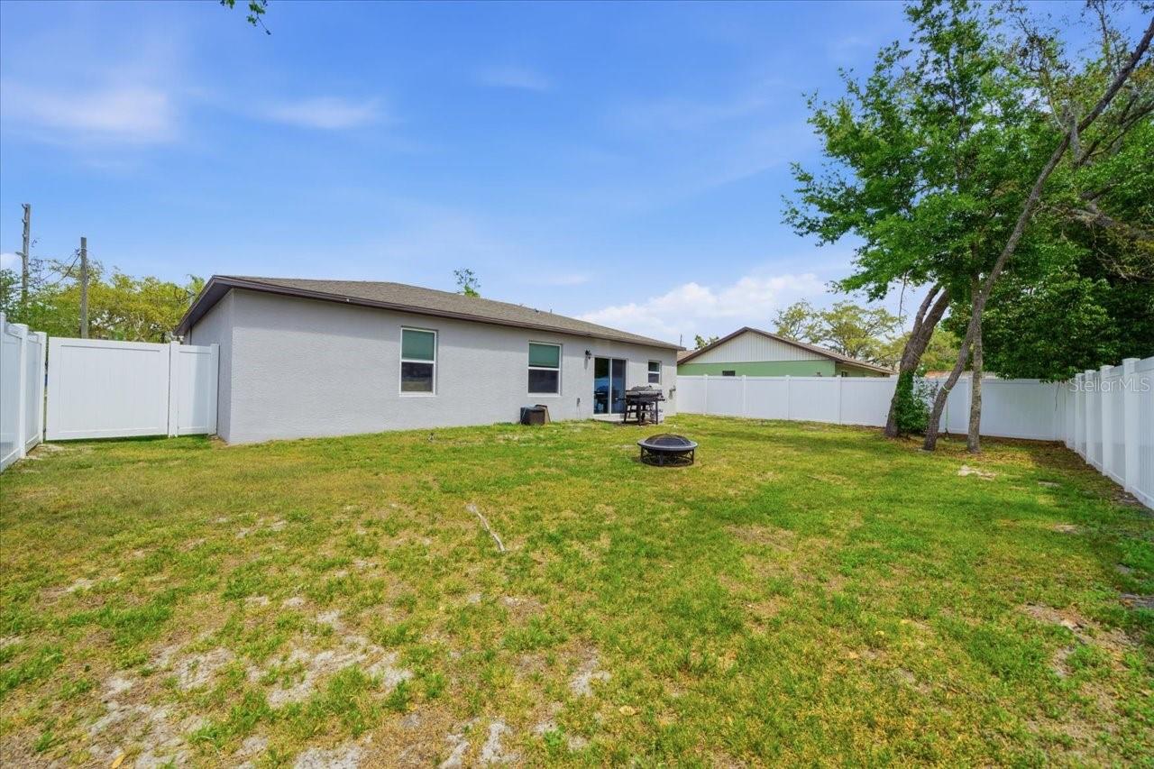 Listing photo id 7 for 7452 Wabash Trail