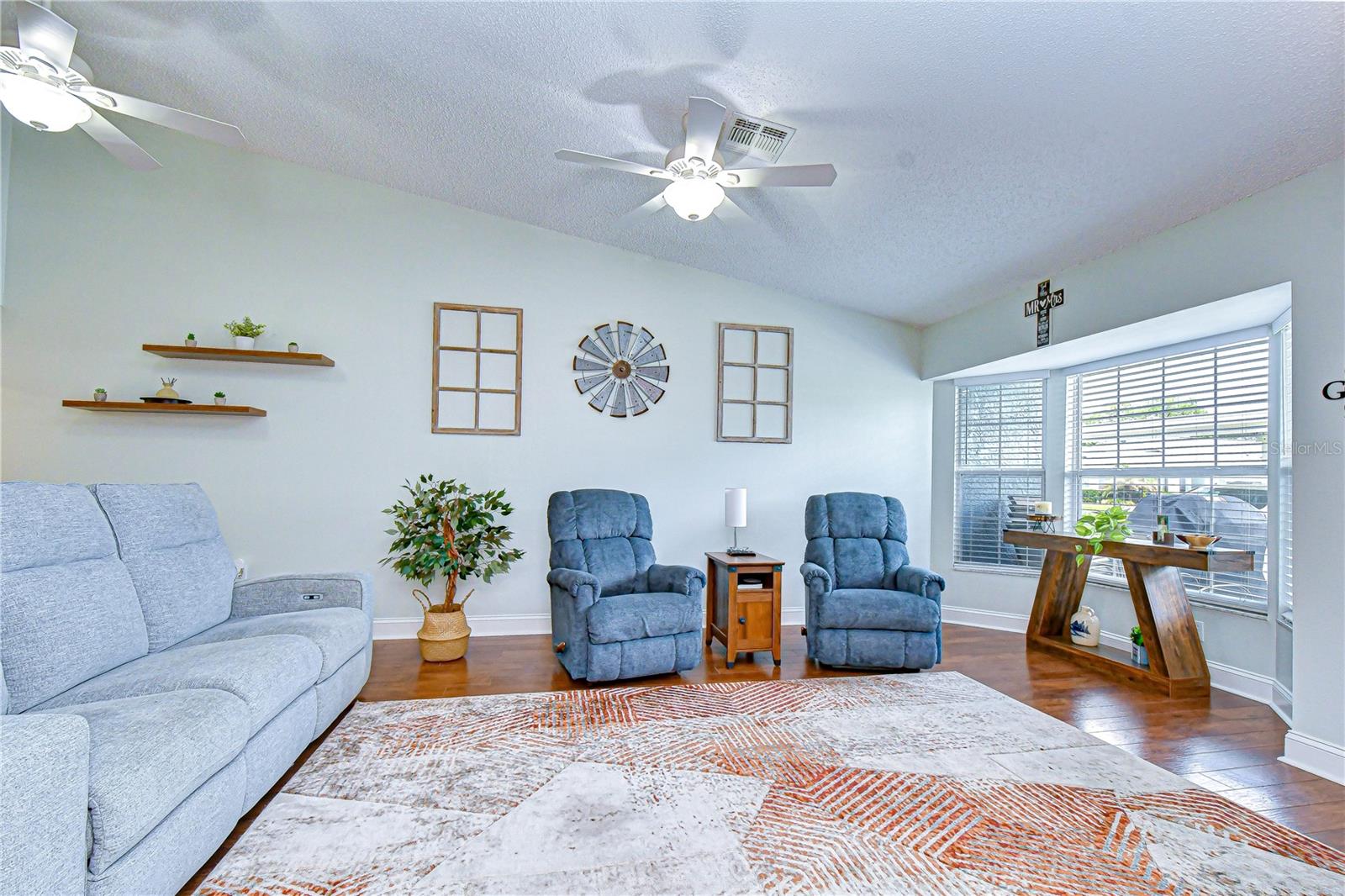 Image 11 of 46 For 38237 Eucalyptus Drive