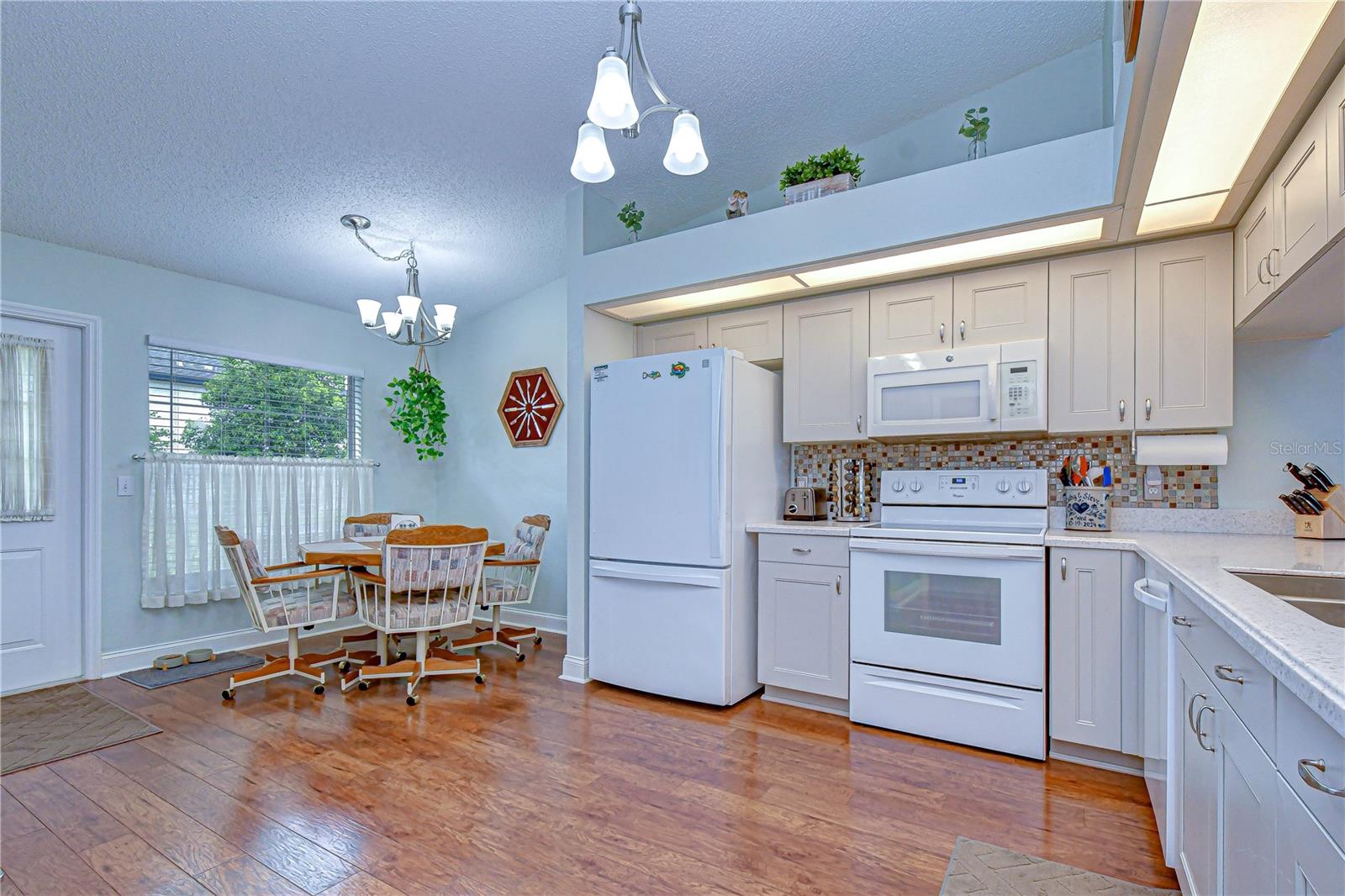 Image 13 of 46 For 38237 Eucalyptus Drive