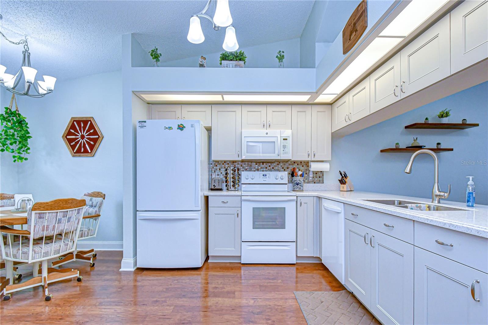 Image 14 of 46 For 38237 Eucalyptus Drive