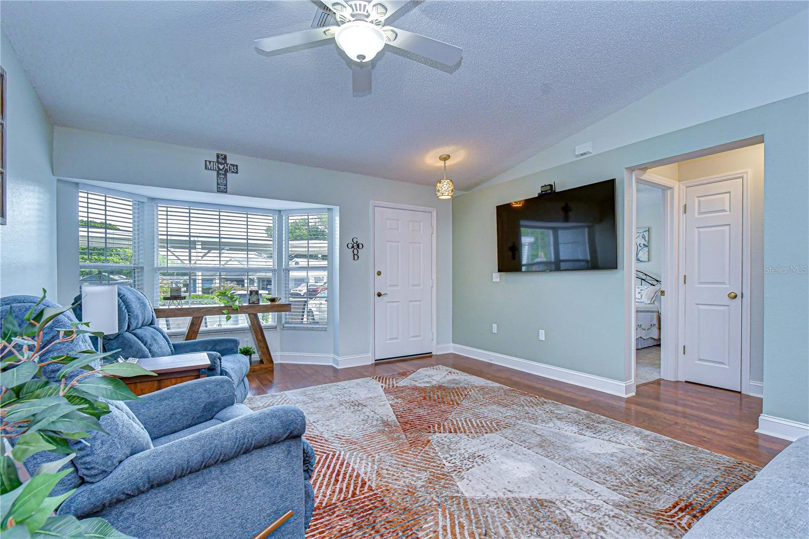 Image 16 of 46 For 38237 Eucalyptus Drive