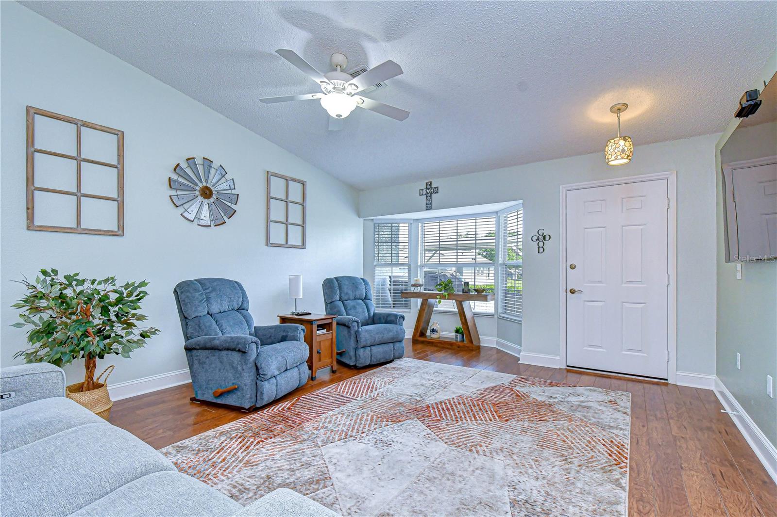 Image 18 of 46 For 38237 Eucalyptus Drive