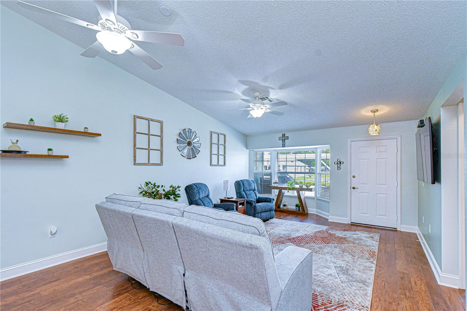 Image 22 of 46 For 38237 Eucalyptus Drive