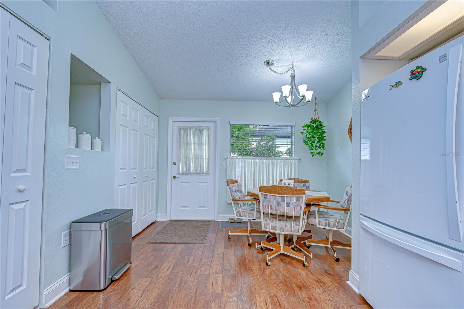 Image 27 of 46 For 38237 Eucalyptus Drive