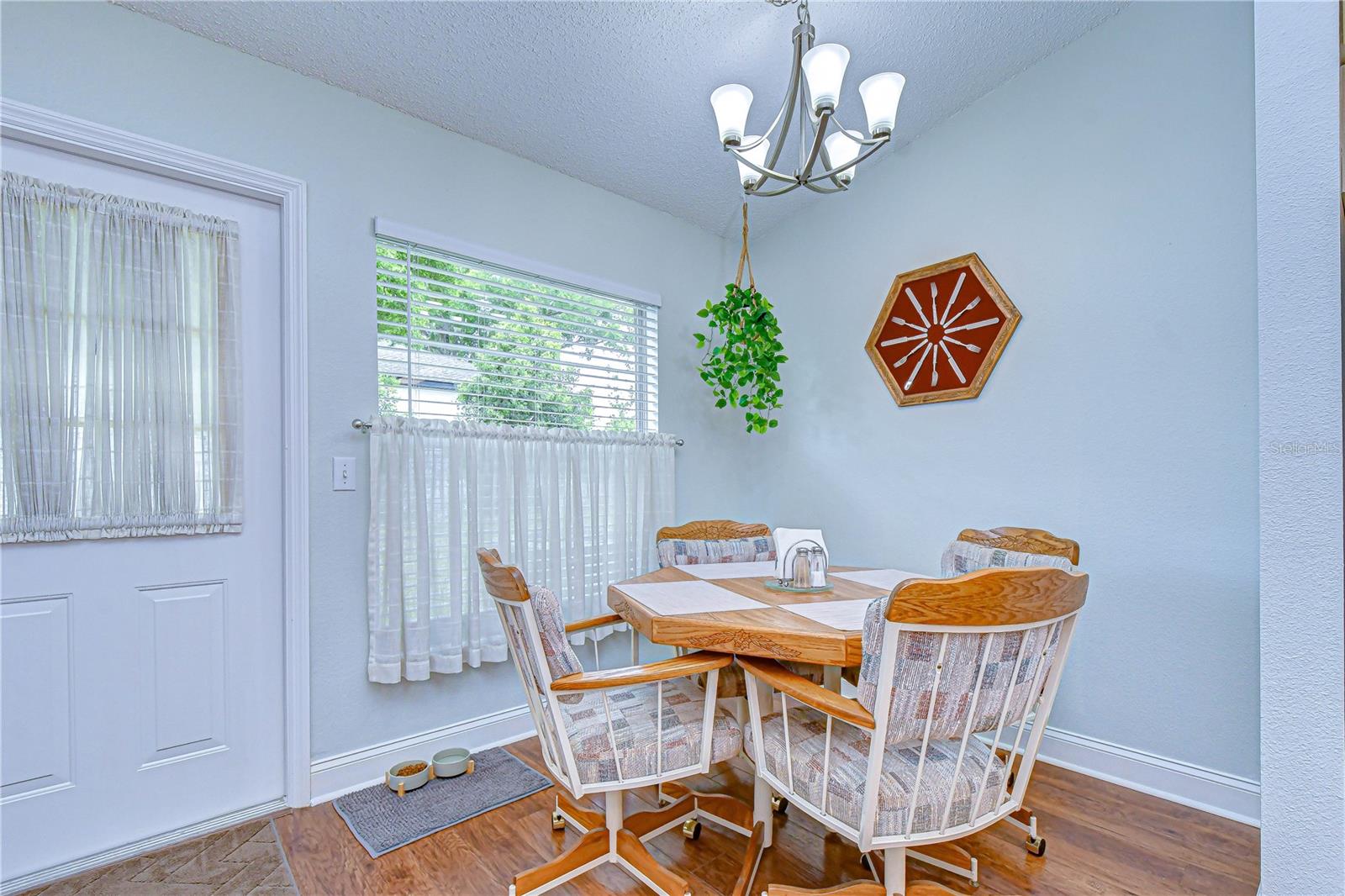 Image 28 of 46 For 38237 Eucalyptus Drive