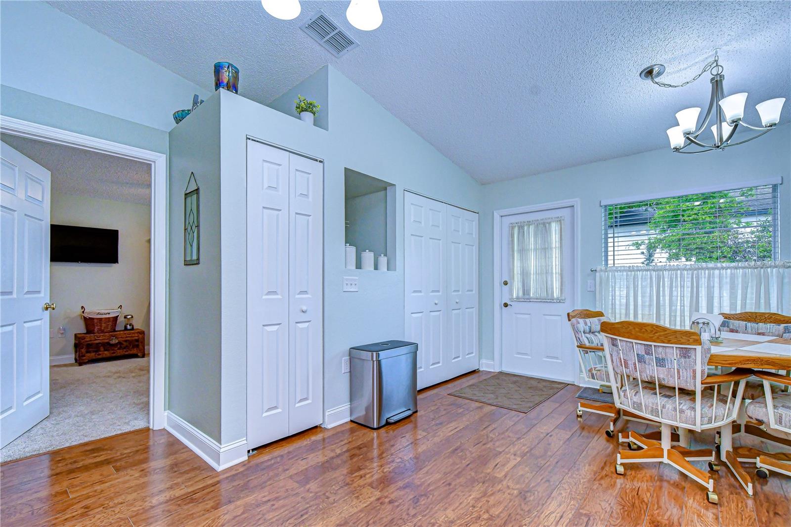 Image 29 of 46 For 38237 Eucalyptus Drive