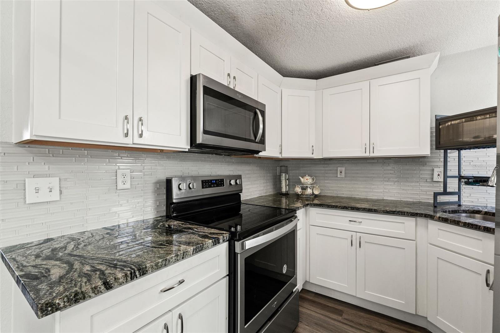 Image 10 of 33 For 8996 Southern Comfort Drive