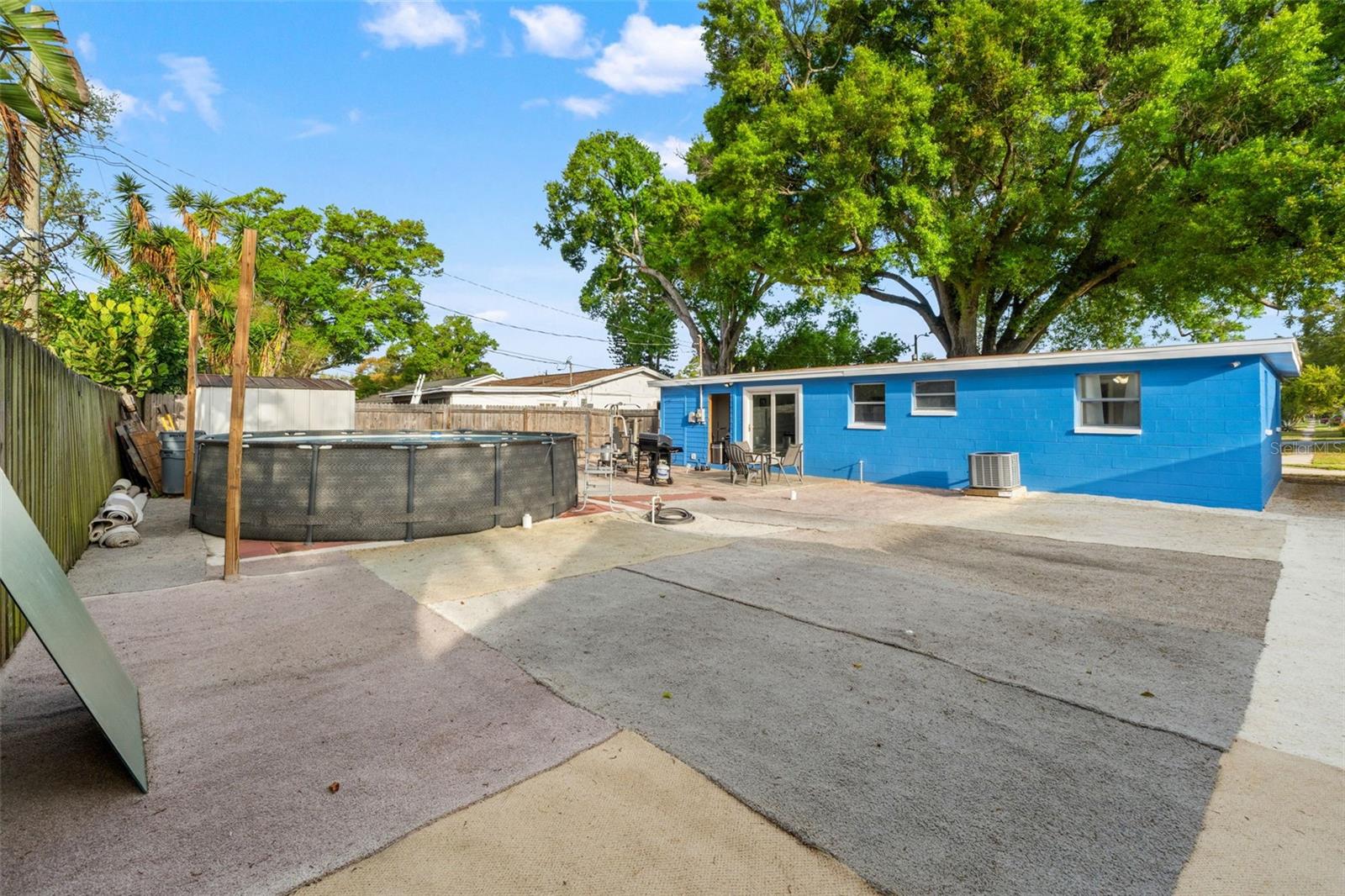 Image 23 of 33 For 8996 Southern Comfort Drive