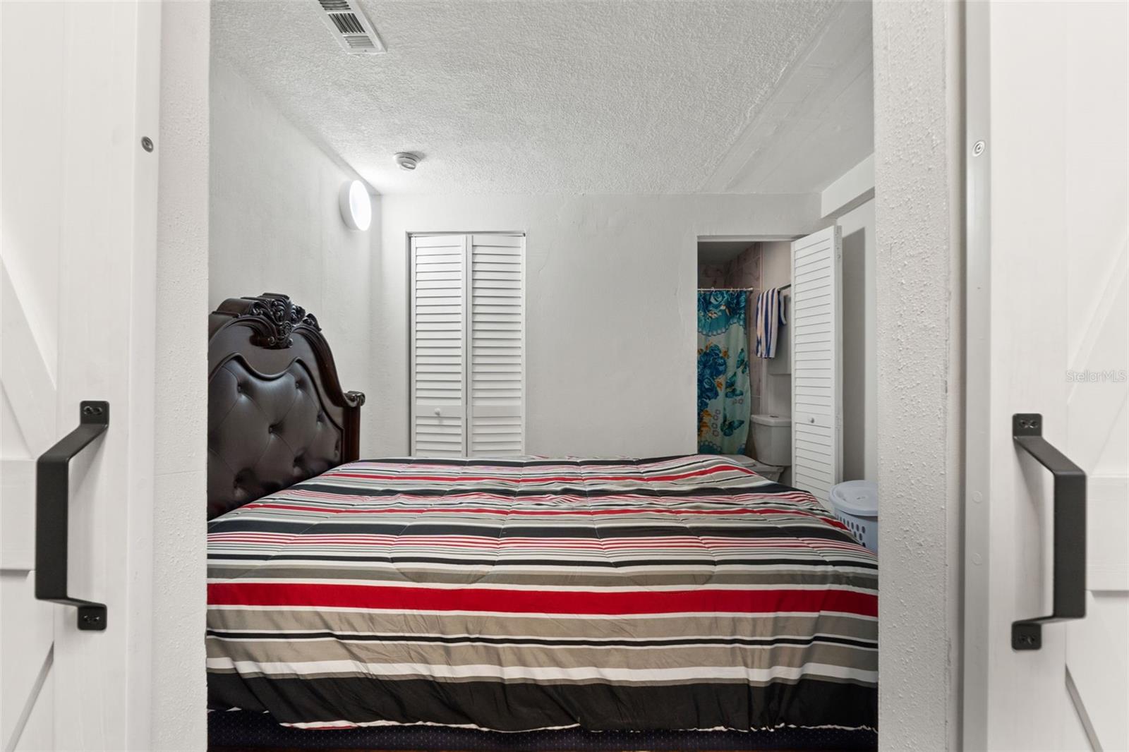 Image 28 of 33 For 8996 Southern Comfort Drive