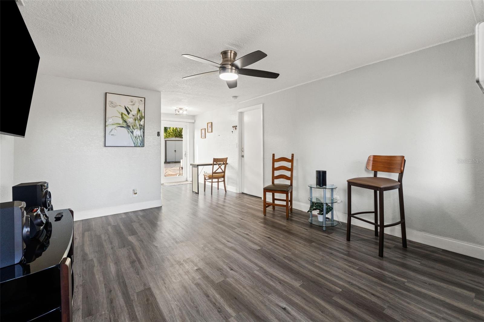 Image 5 of 33 For 8996 Southern Comfort Drive