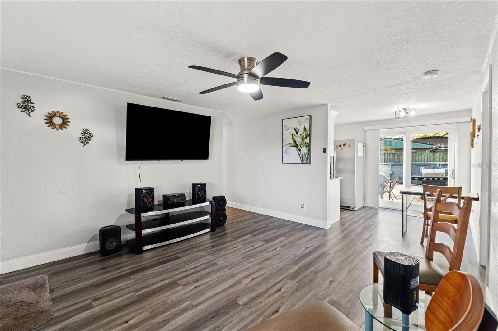 Image 6 of 33 For 8996 Southern Comfort Drive