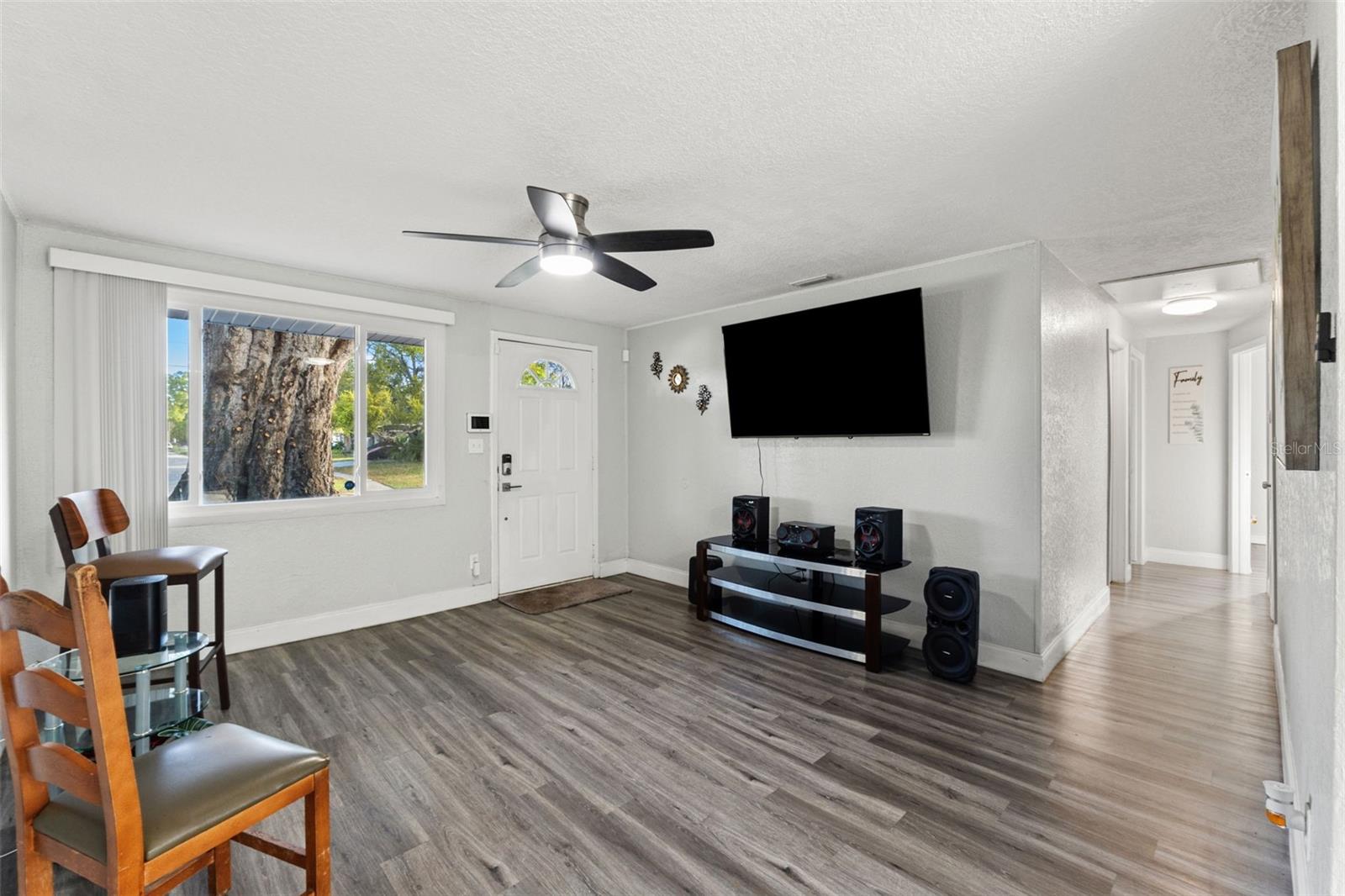 Image 7 of 33 For 8996 Southern Comfort Drive