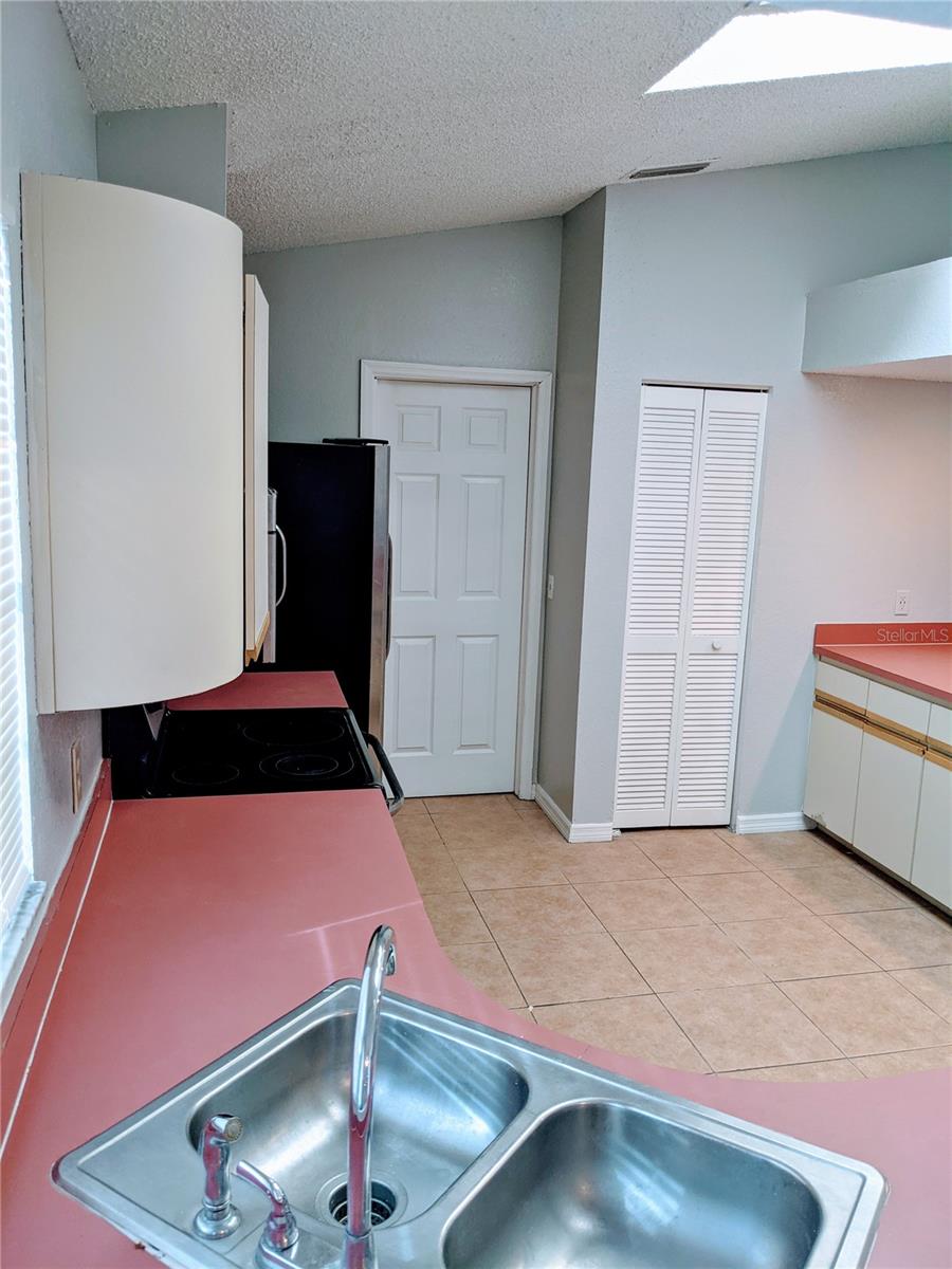 Image 15 of 21 For 5327 Baldock Avenue