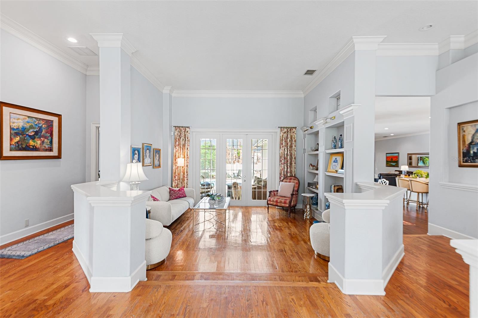 Listing photo id 8 for 902 Hanover Way