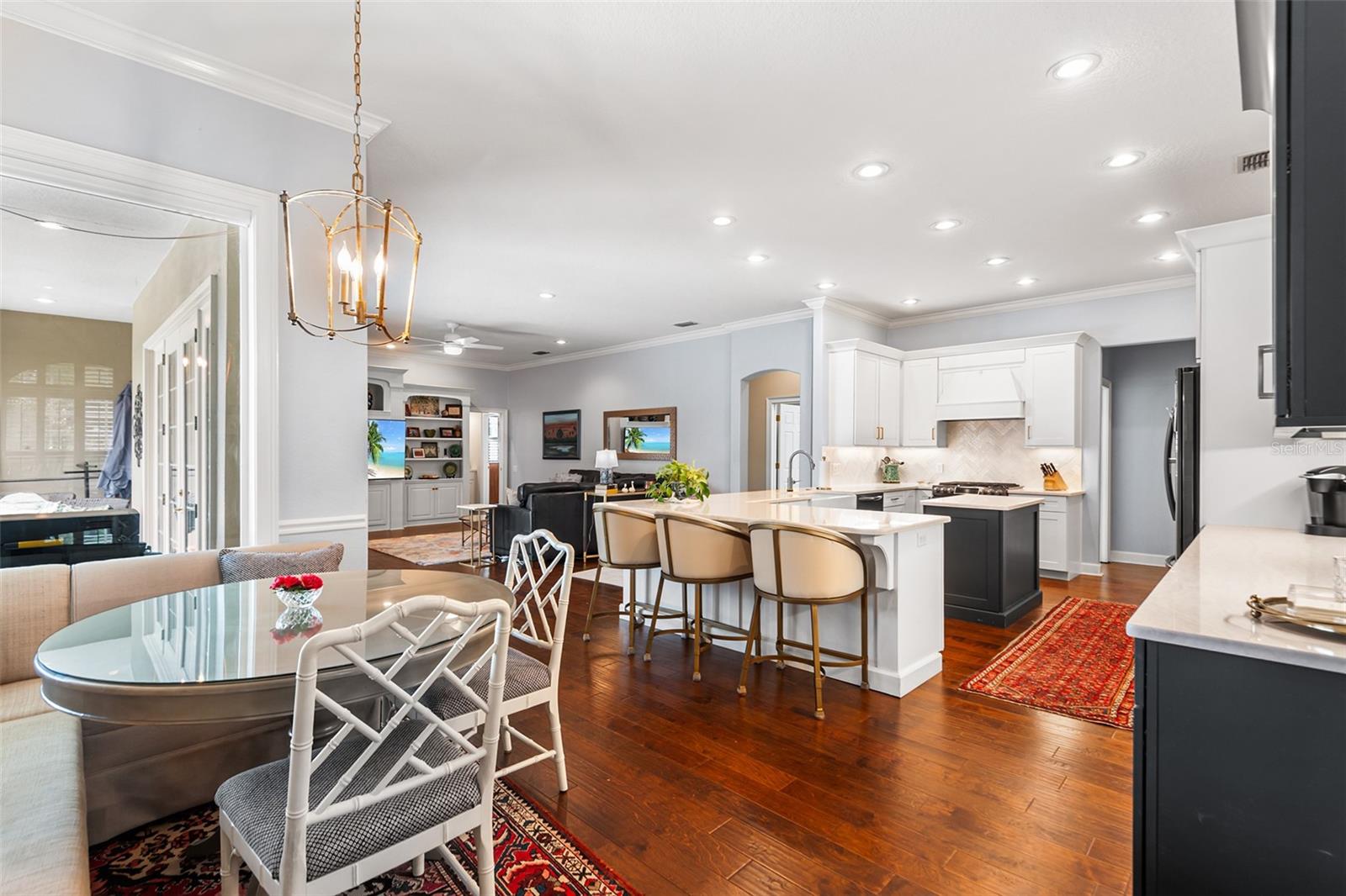 Listing photo id 15 for 902 Hanover Way