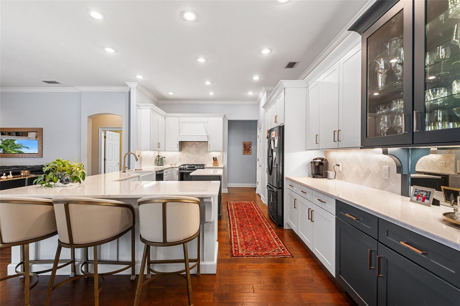 Listing photo id 16 for 902 Hanover Way