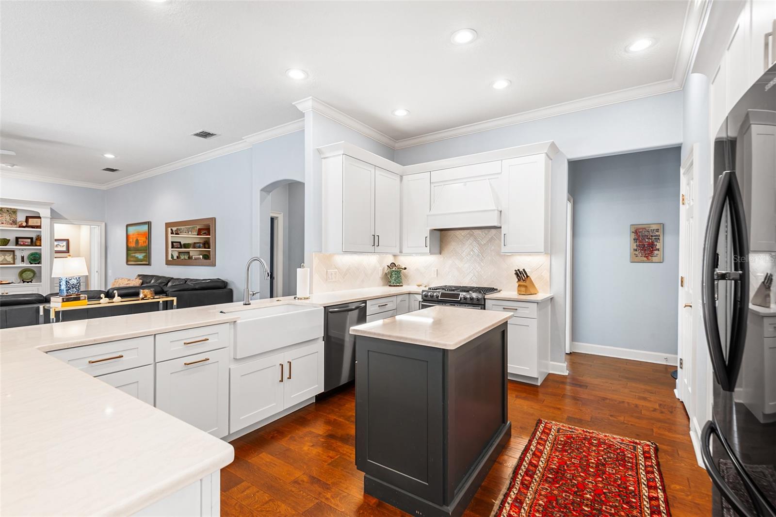 Listing photo id 19 for 902 Hanover Way