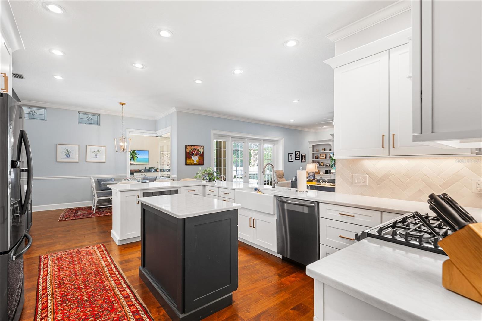 Listing photo id 20 for 902 Hanover Way