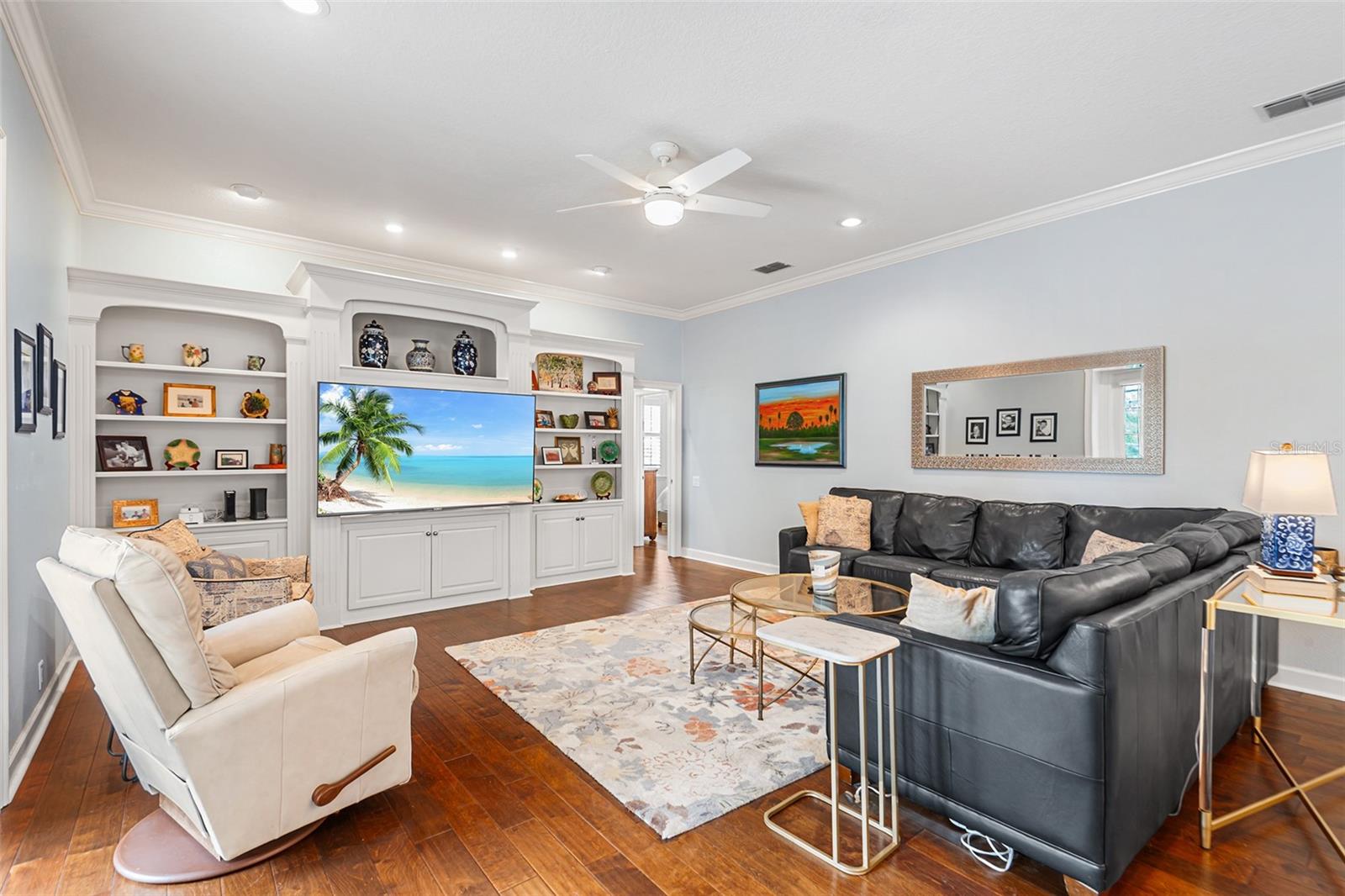 Listing photo id 22 for 902 Hanover Way