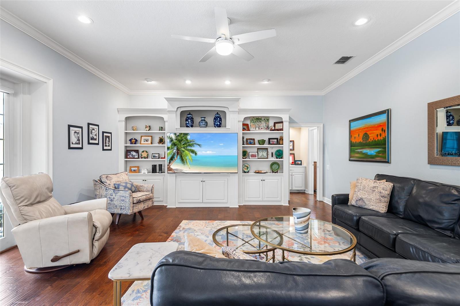 Listing photo id 23 for 902 Hanover Way